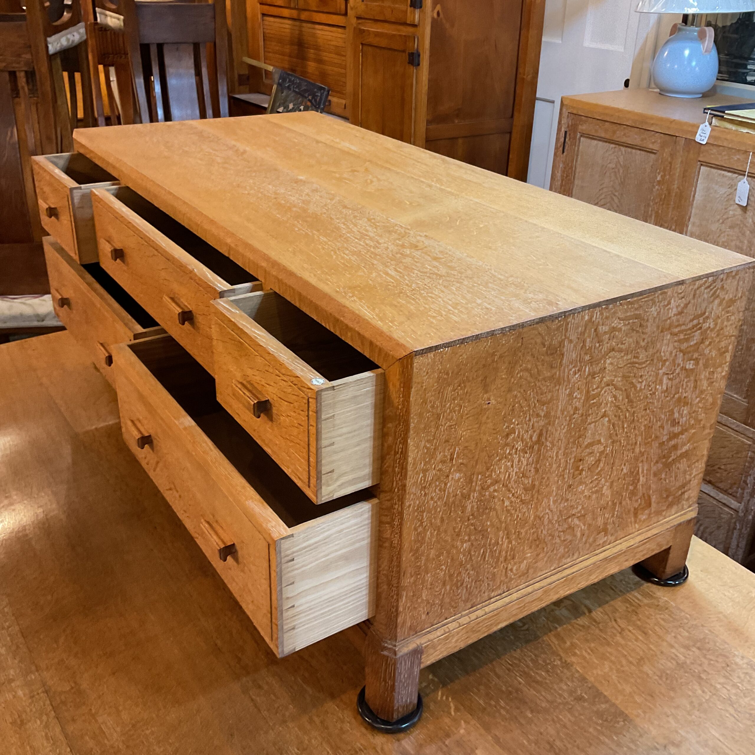 Heals low chest drawers