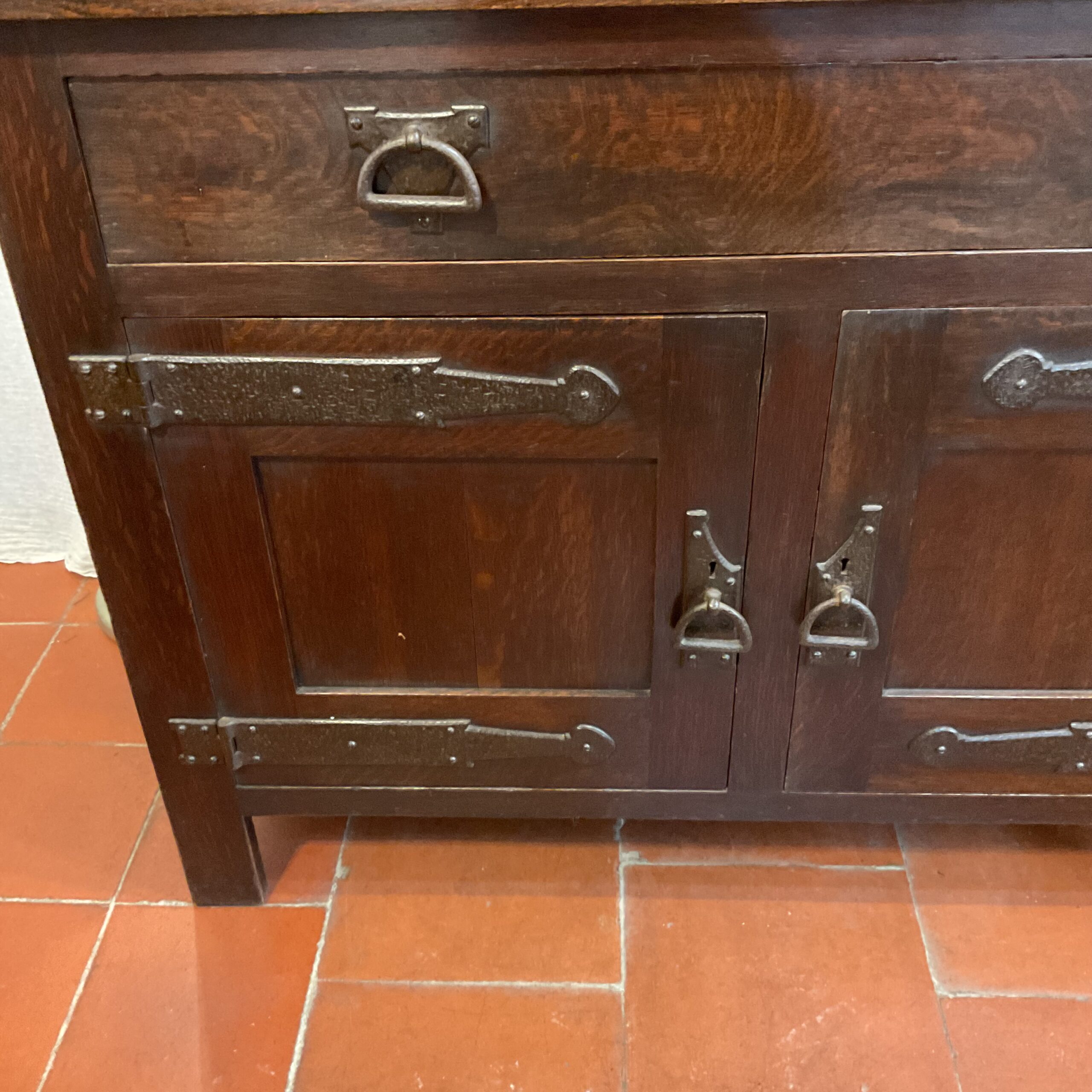 ARTS AND CRAFT DRESSER LIBERTY STYLE - Image 5